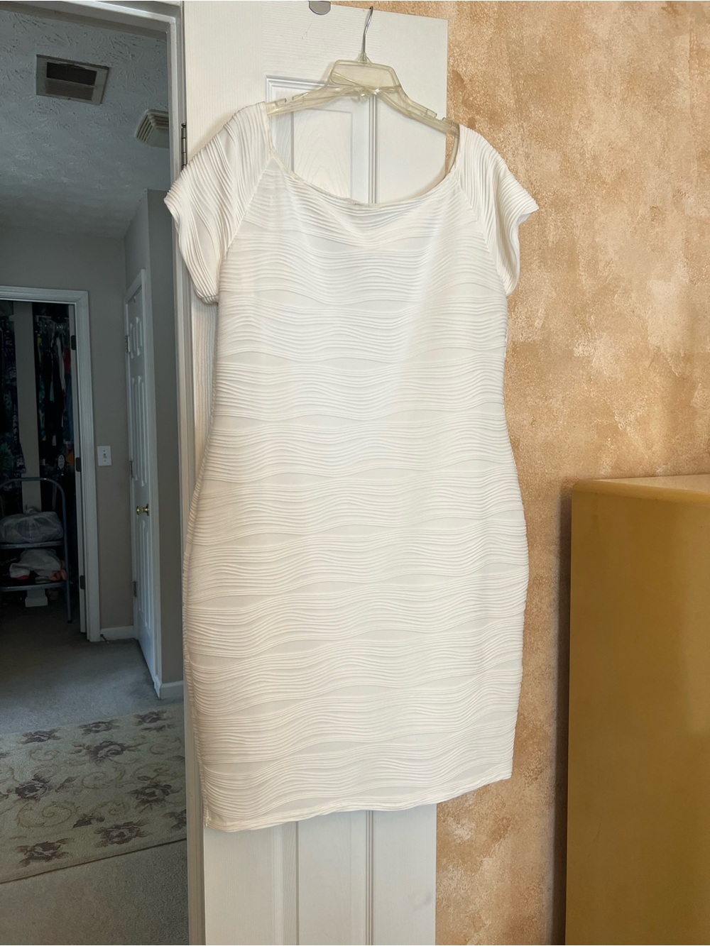Glamour & Co. Ivory Textured Cap-Sleeve Bodycon Sheath Dress